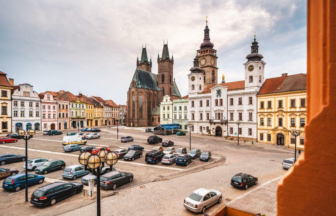 Modern Family Apt. With Central Square Entrance Hradec Králové Exterior foto