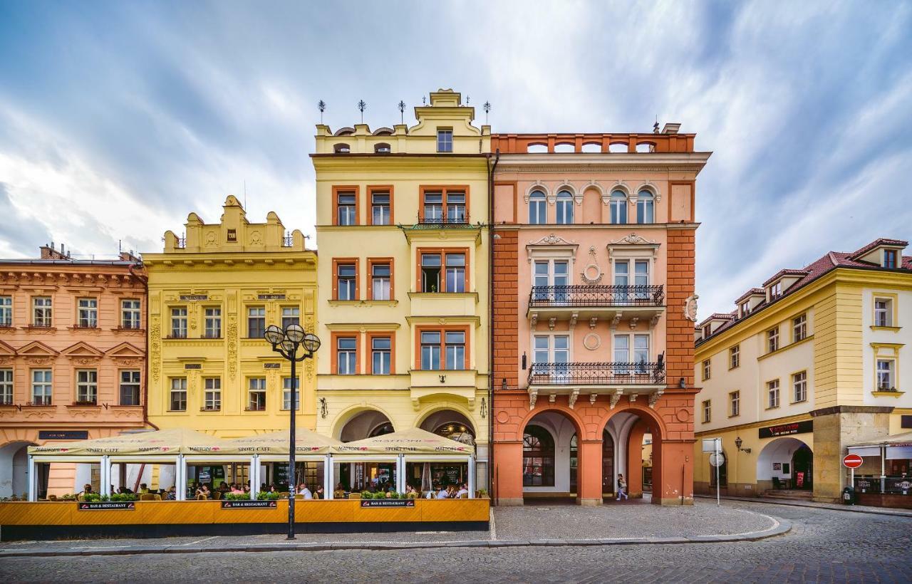 Modern Family Apt. With Central Square Entrance Hradec Králové Exterior foto